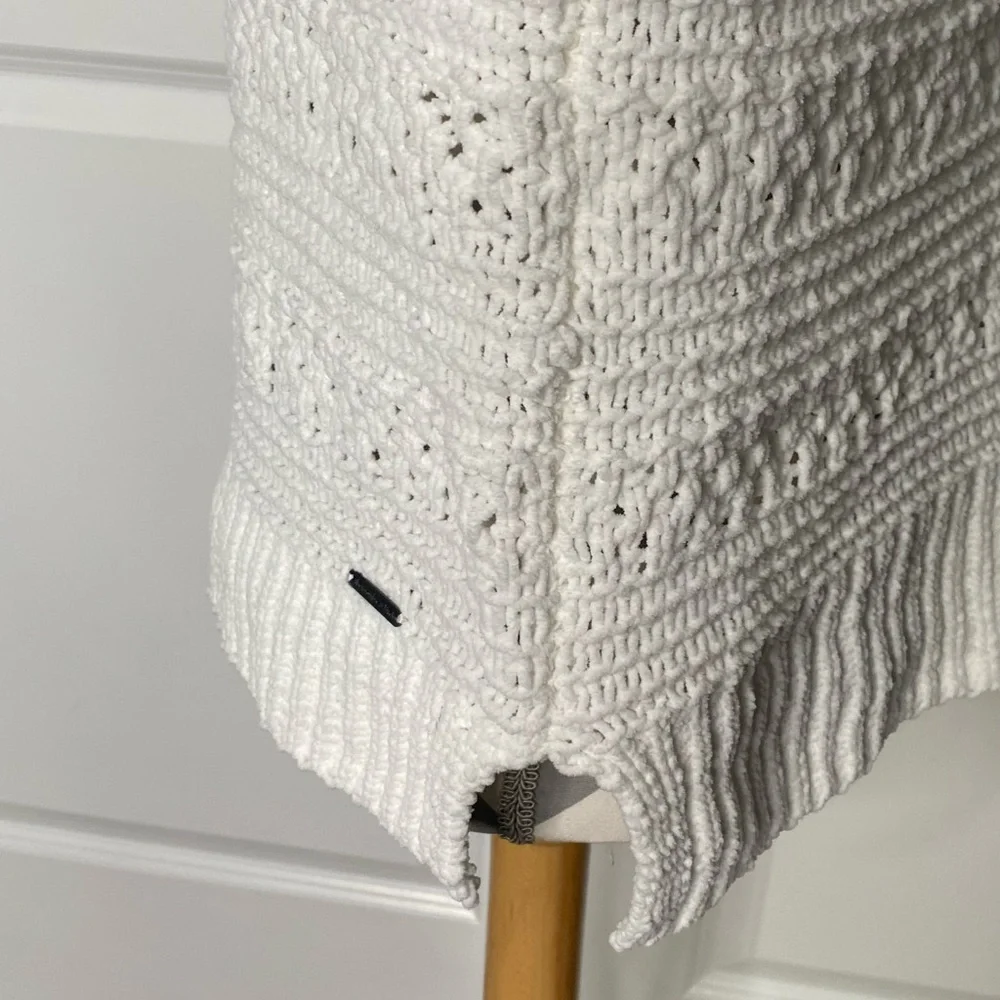 Abercrombie & Fitch Medium White Turtleneck Sweater - Picture 3 of 8